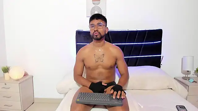 Snapshot of Taylormaccurdy_ chatting on November 2025 03:13:02 PM Taylormaccurdy online show from November 2025 03:13:02 PM