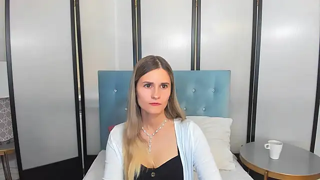 CatrinAmore online show from October 2025 02:18:01 PM