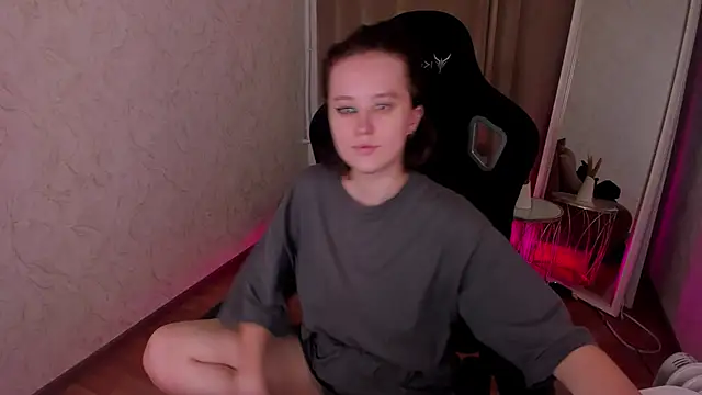 Violet Ferguson online show from November 2025 03:34:02 PM