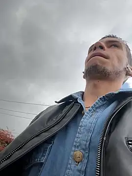 wiland hot23 online show from October 2025 06:32:02 PM