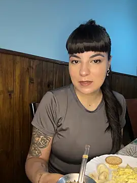 Lucecitalove online show from November 2025 01:33:02 PM