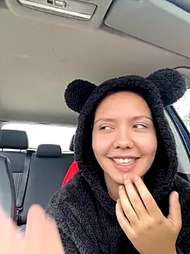 CamillaHessel online show from November 2025 01:00:02 PM