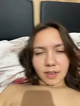 CamillaHessel online show from November 2025 06:01:02 PM