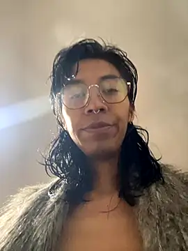 Snapshot of MadamLeRouge chatting on October 2025 10:09:01 PM MadamLeRouge online show from October 2025 10:09:01 PM