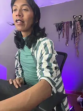 Snapshot of MadamLeRouge chatting on November 2025 11:38:01 PM MadamLeRouge online show from November 2025 11:38:01 PM