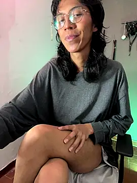 Snapshot of MadamLeRouge chatting on November 2025 10:32:02 PM MadamLeRouge online show from November 2025 10:32:02 PM