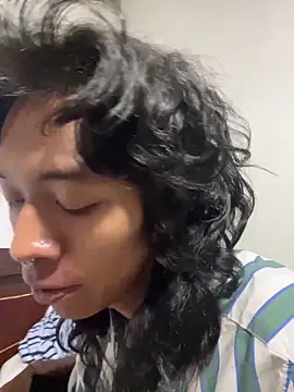 Snapshot of MadamLeRouge chatting on November 2025 10:51:01 PM MadamLeRouge online show from November 2025 10:51:01 PM