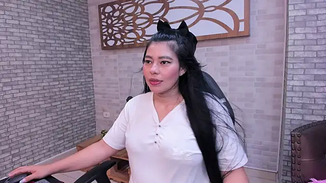 Snapshot of Alisonn_Doll chatting on October 2025 02:40:02 PM Alisonn Doll online show from October 2025 02:40:02 PM