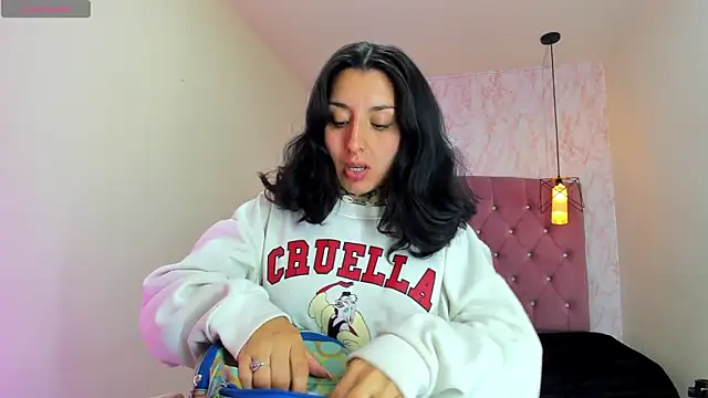 Snapshot of Iris__77 chatting on November 2025 03:01:02 PM Iris 77 online show from November 2025 03:01:02 PM