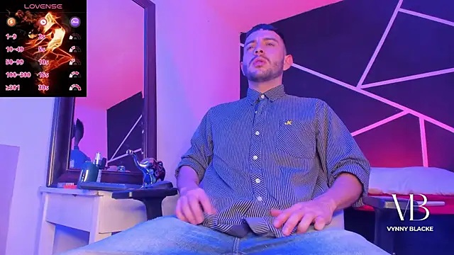 Snapshot of VynnyBlacke_ chatting on October 2025 08:10:01 PM VynnyBlacke online show from October 2025 08:10:01 PM