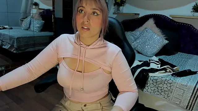 Snapshot of sophialyh_1 chatting on November 2025 01:22:02 PM sophialyh 1 online show from November 2025 01:22:02 PM