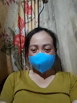 Snapshot of Tuyet_xx chatting on October 2025 06:49:02 PM Tuyet xx online show from October 2025 06:49:02 PM