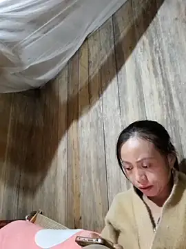 Snapshot of Tuyet_xx chatting on October 2025 01:42:01 AM Tuyet xx online show from October 2025 01:42:01 AM