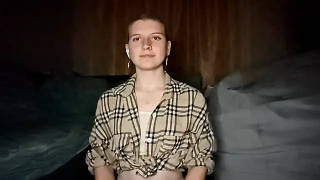 LynteriLain online show from October 2025 08:26:01 PM