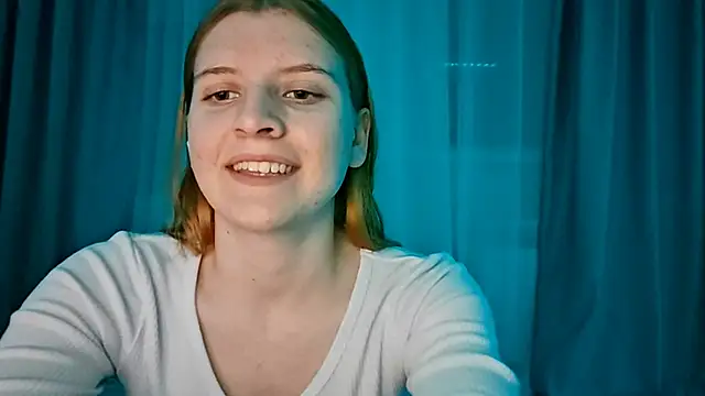 LynteriLain online show from November 2025 07:25:01 PM