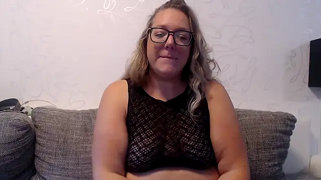 Snapshot of KittyClit chatting on October 2025 06:09:01 AM KittyClit online show from October 2025 06:09:01 AM