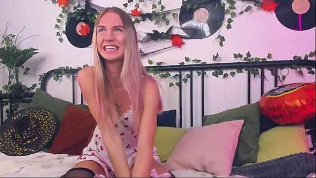 Snapshot of SerenaCrystall chatting on October 2025 11:01:01 AM SerenaCrystall online show from October 2025 11:01:01 AM