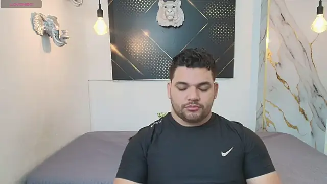 Adonis Walker online show from November 2025 11:52:02 AM