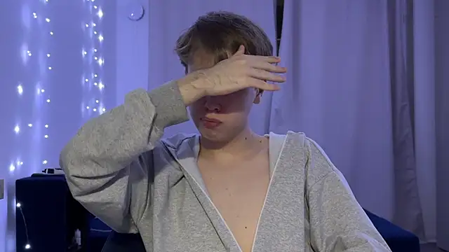 Snapshot of _bee_boy_ chatting on October 2025 03:44:02 PM bee boy online show from October 2025 03:44:02 PM