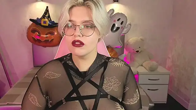 Snapshot of DominiqueSweetie chatting on October 2025 09:02:01 AM DominiqueSweetie online show from October 2025 09:02:01 AM