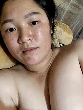 linhmiucute online show from September 2025 12:05:01 AM