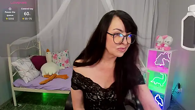 Snapshot of LindaRomero chatting on November 2025 10:05:01 AM LindaRomero online show from November 2025 10:05:01 AM