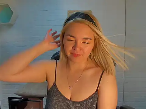 Eily Blunts online show from October 2025 07:58:02 PM