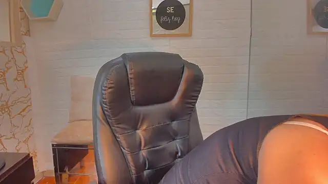 Eily Blunts online show from October 2025 07:35:02 PM