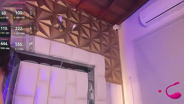 Mia blumm online show from October 2025 12:04:02 PM