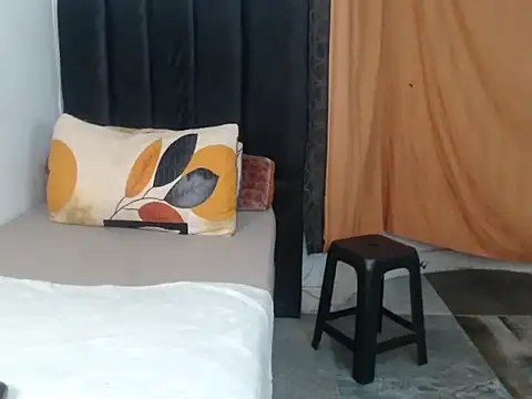 Snapshot of Black-RoseX chatting on November 2025 04:29:02 PM Black-RoseX online show from November 2025 04:29:02 PM