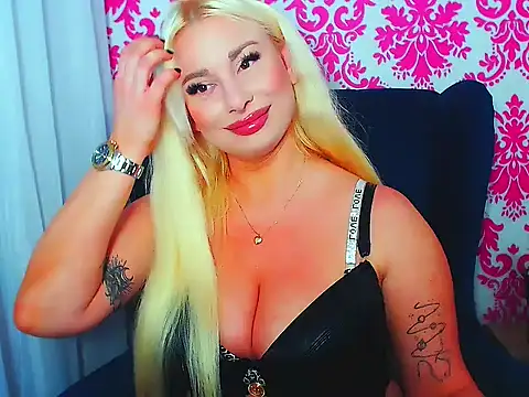 Snapshot of LuxuriaBlond chatting on October 2025 09:37:01 PM LuxuriaBlond online show from October 2025 09:37:01 PM