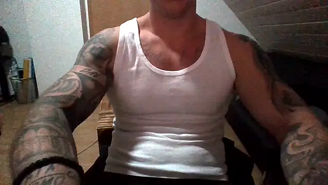 Snapshot of TheGreatWhite33 chatting on October 2025 08:05:01 PM TheGreatWhite33 online show from October 2025 08:05:01 PM