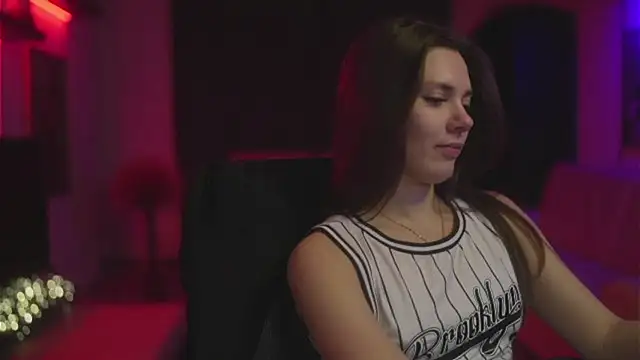 Snapshot of CandyStorm chatting on November 2025 09:39:01 PM CandyStorm online show from November 2025 09:39:01 PM