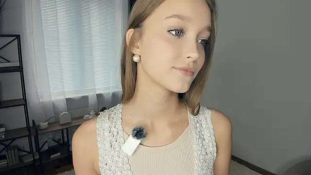 SerrenaAa online show from October 2025 08:47:01 AM