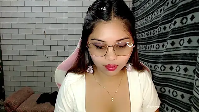 Snapshot of pinay_old_lover chatting on November 2025 06:23:02 AM pinay old lover online show from November 2025 06:23:02 AM