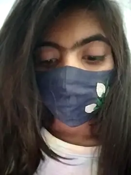 Snapshot of PEEHU-50 chatting on November 2025 01:17:01 AM PEEHU-50 online show from November 2025 01:17:01 AM