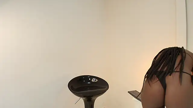 Snapshot of NatashaTaylor chatting on November 2025 07:39:01 AM NatashaTaylor online show from November 2025 07:39:01 AM