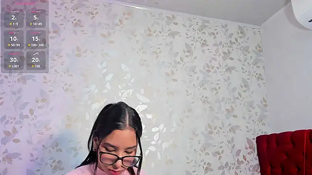 Snapshot of Luciaoregon chatting on November 2025 01:22:04 PM Luciaoregon online show from November 2025 01:22:04 PM