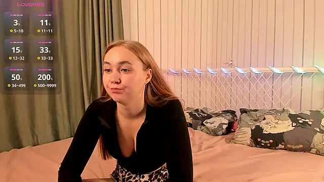 Snapshot of BobbieStenstrom chatting on November 2025 07:39:01 AM BobbieStenstrom online show from November 2025 07:39:01 AM