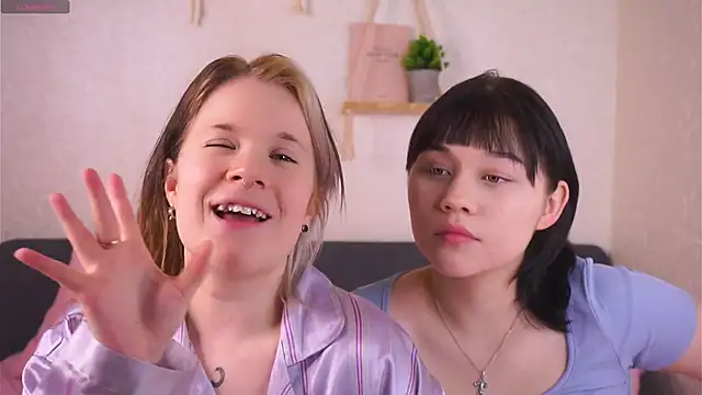 Snapshot of EviaVanveen chatting on November 2025 08:02:01 AM EviaVanveen online show from November 2025 08:02:01 AM