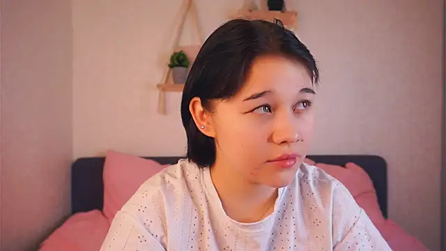 Snapshot of EviaVanveen chatting on November 2025 07:42:02 AM EviaVanveen online show from November 2025 07:42:02 AM