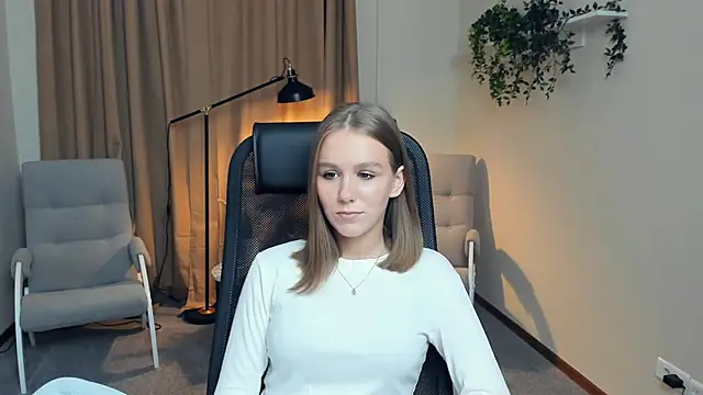 Snapshot of TienKnous chatting on October 2025 02:58:02 PM TienKnous online show from October 2025 02:58:02 PM