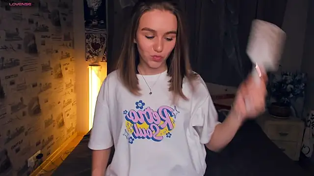 Snapshot of TienKnous chatting on November 2025 07:12:02 PM TienKnous online show from November 2025 07:12:02 PM