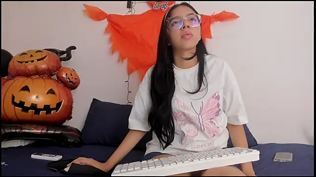 Snapshot of Ainoa_Pink chatting on October 2025 07:38:01 PM Ainoa Pink online show from October 2025 07:38:01 PM