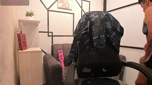 Snapshot of JoaoAndLexy chatting on October 2025 12:03:01 PM JoaoAndLexy online show from October 2025 12:03:01 PM