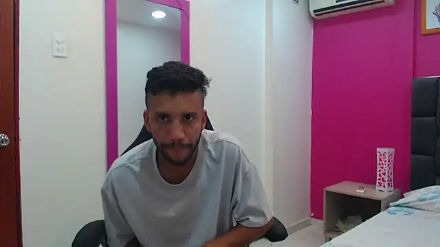 Juan FelipeX01 online show from October 2025 03:22:02 PM