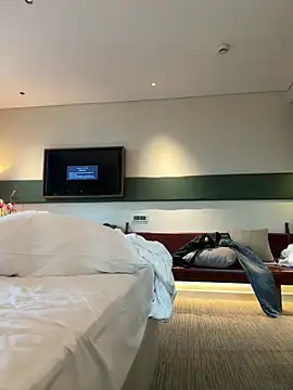 HenryLee1983-cums online show from October 2025 12:08:02 AM