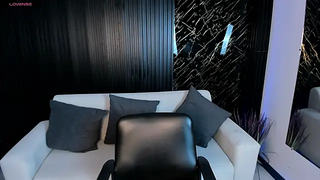 Snapshot of VenusCooper chatting on November 2025 06:40:02 PM VenusCooper online show from November 2025 06:40:02 PM