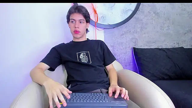 Snapshot of Lucian_grey chatting on October 2025 04:04:02 AM Lucian grey online show from October 2025 04:04:02 AM