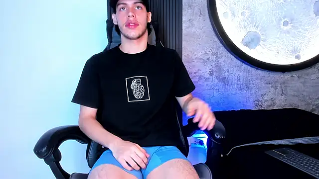 Snapshot of Lucian_grey chatting on November 2025 04:23:01 AM Lucian grey online show from November 2025 04:23:01 AM